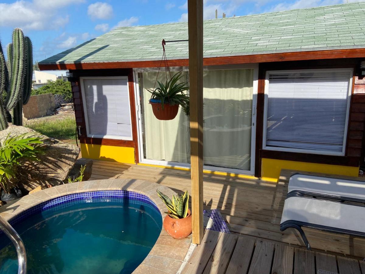 Cozy Studio With Private Spa Oranjestad Exterior foto